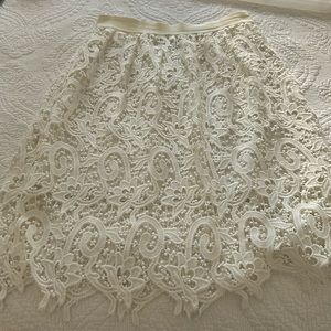 Ann Taylor white lace midi skirt in size 4p